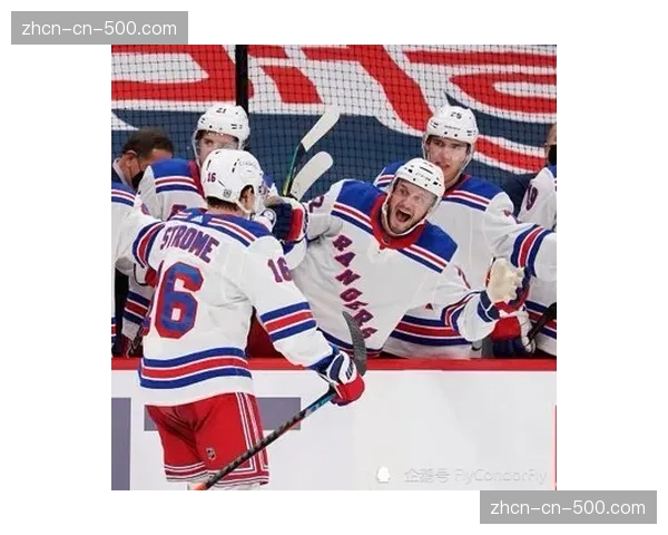 冰球赛场瞬间：棕熊队老将帕斯特尔尼亚克达成生涯1000分里程碑