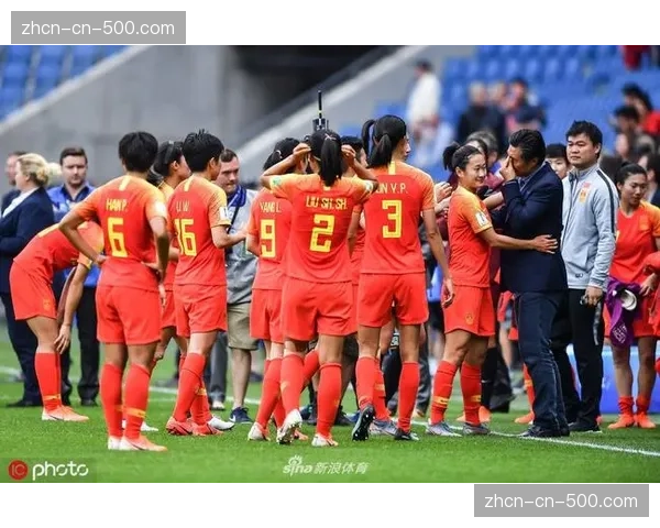 文化侧写:马赛主场球迷歌声对客队球员心理影响的学术研究报告发布 文化侧写:马赛主场球迷歌声对客队球员心理影响的学术研究报告发布