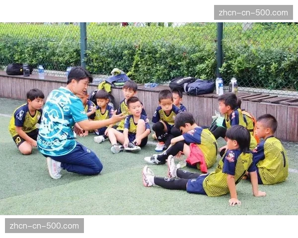 足球战术分析课程进入多所小学体育课，探索青少年足球智力培养