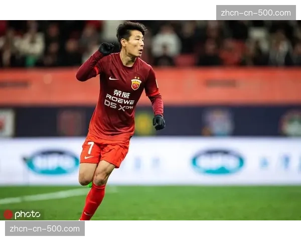 【2026年4月中超联赛·赛中·特写上海海港前锋武磊单刀破门瞬间,客场球迷看台骤然沉寂 【2026年4月中超联赛·赛中·特写上海海港前锋武磊单刀破门瞬间,客场球迷看台骤然沉寂